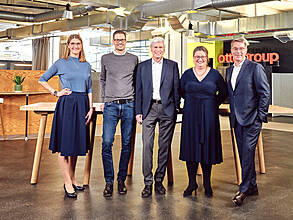 Prof. Dr. Michael Otto und Benjamin Otto mit Petra Scharner-Wolff, Alexander Birken und Katy Roewer