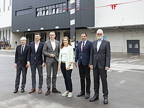 v.l. Thomas Engel Regierungsvizepräsident von Oberfranken, Kamil Kasprowicz CEO Baur Hermes Fulfilment, Kay Schiebur Konzernvorstand Services Otto Group, Claudia Grader Senior Project Lead Hermes Fulfilment, Martin Schöffel Bayerischer Staatssekretär, Peter Volk COO Baur Hermes Fulfilment