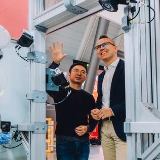 Artificial Intelligence: Seeing Robots and the Logistics of Tomorrow