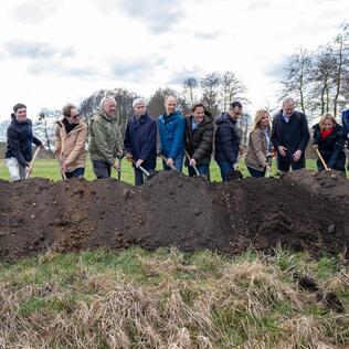 „Moore müssen nass!“ - Spatenstich in der Uckermark setzt Zeichen für Klimaschutz